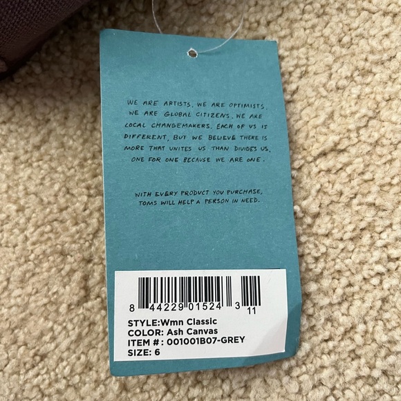 Toms Custom Painted Canvas Brown Ash Beauty Beast Disney Belle 6 NWT New Shoes - Picture 2 of 4